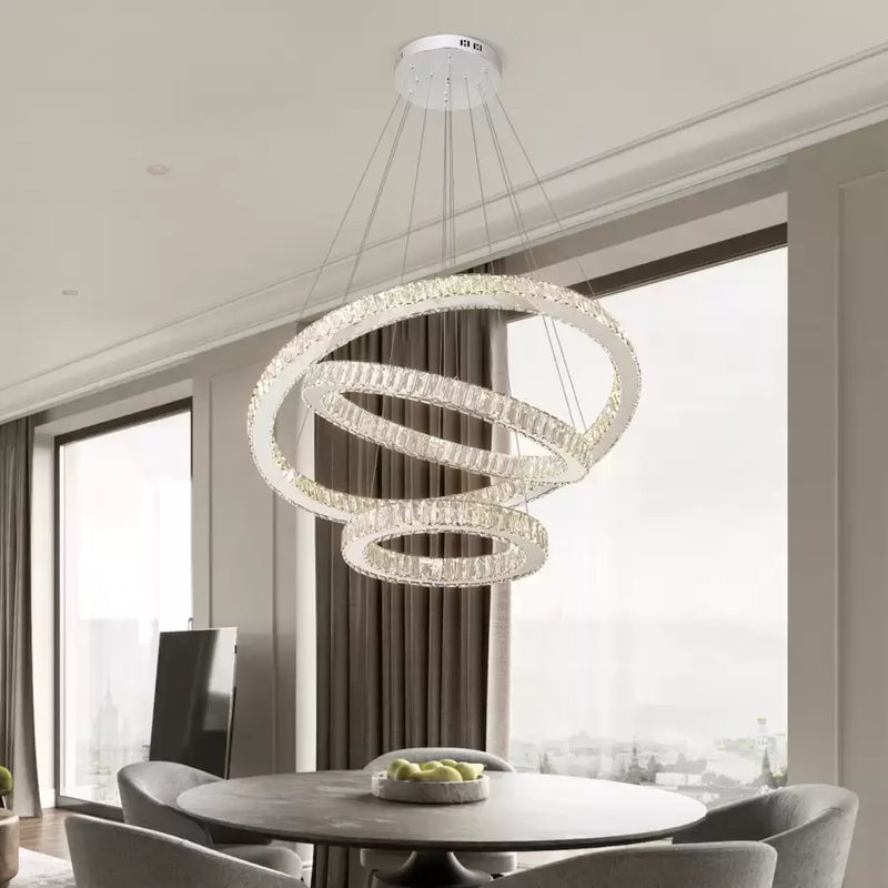 Lustra LED suspendata cu telecomanda si cristal CAYDEN 200W, 3 Cercuri, lumina Rece/Calda/Neutra, Dimabila, Crom Lucios, Inaltime Reglabila